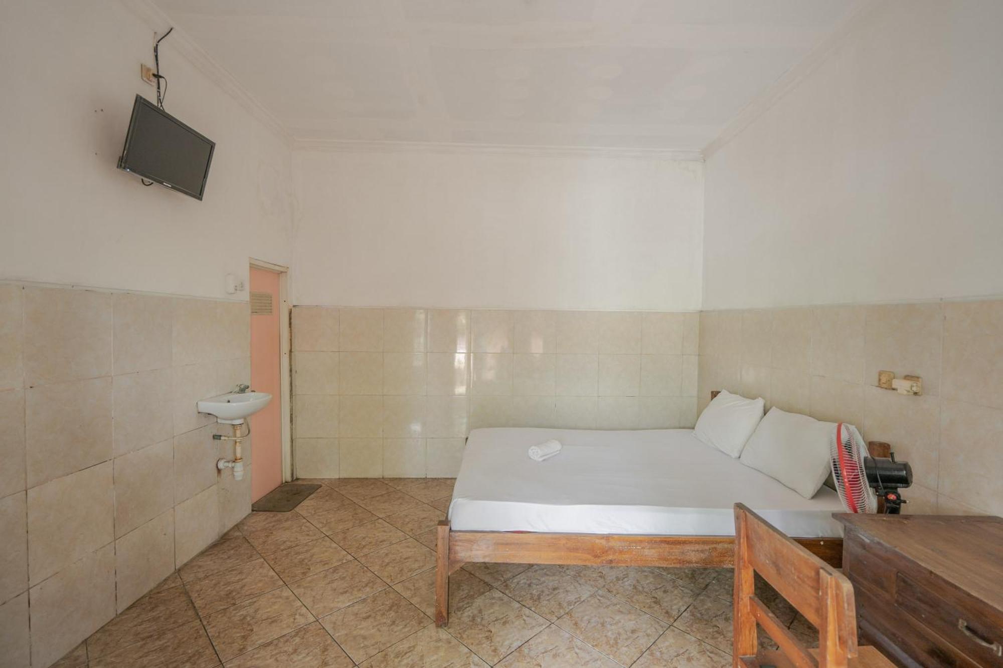 Rommeo Inn Lovina Mitra Reddoorz Temukus Екстериор снимка