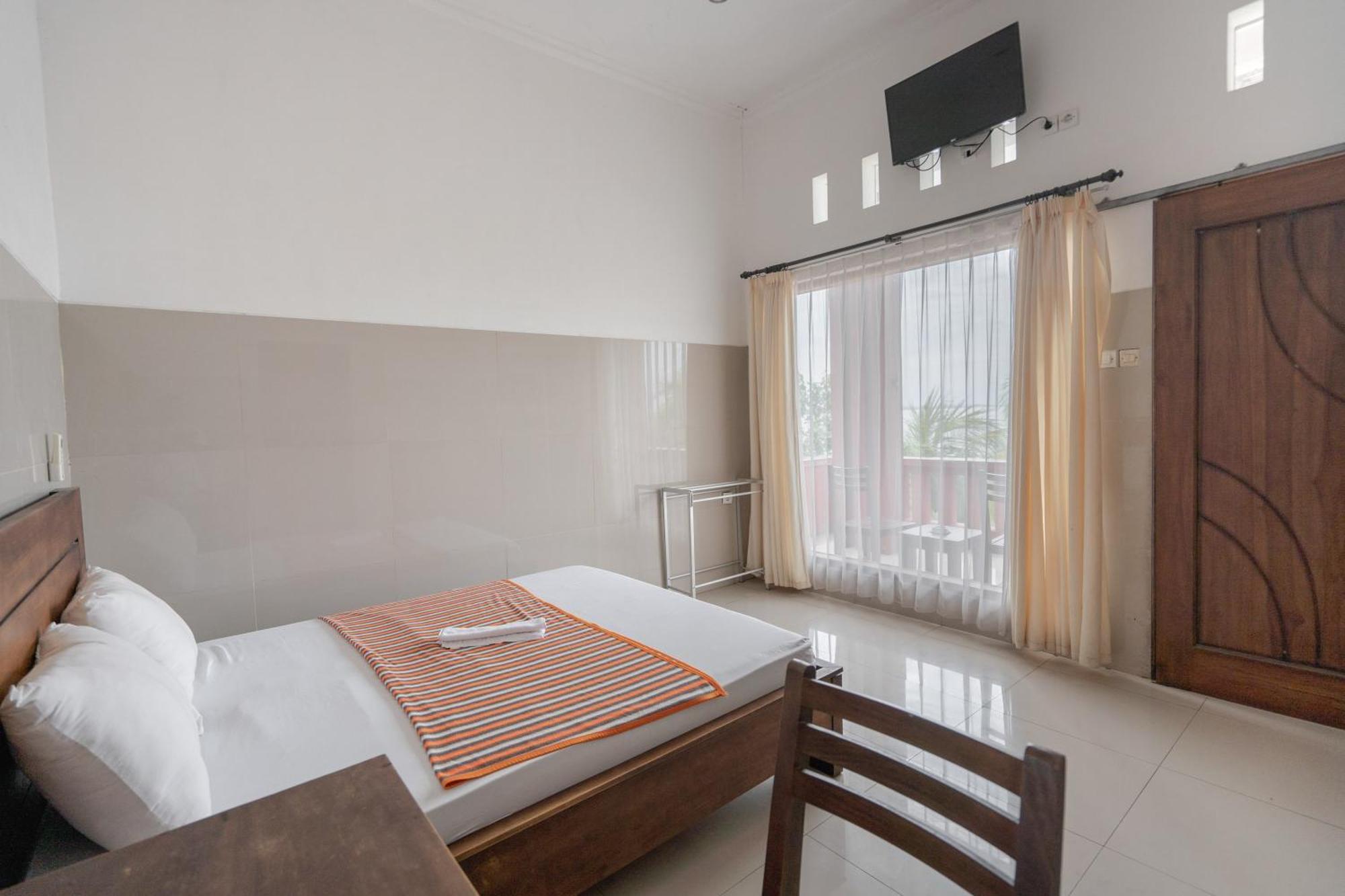 Rommeo Inn Lovina Mitra Reddoorz Temukus Екстериор снимка