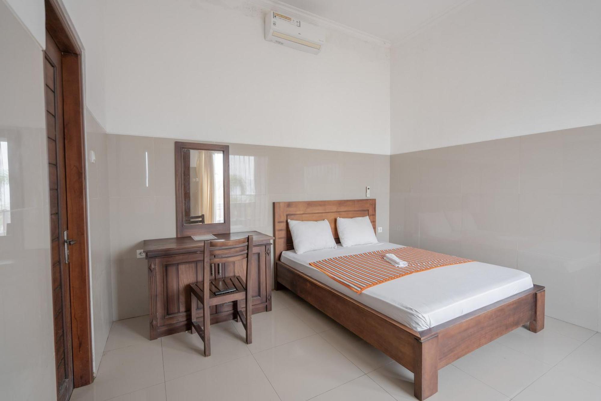 Rommeo Inn Lovina Mitra Reddoorz Temukus Екстериор снимка